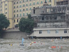 2006年元旦第十一届冬泳日游渡闽江