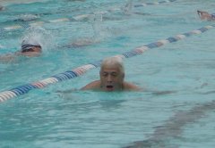 静浮队高其光参加万米长泳挑战赛